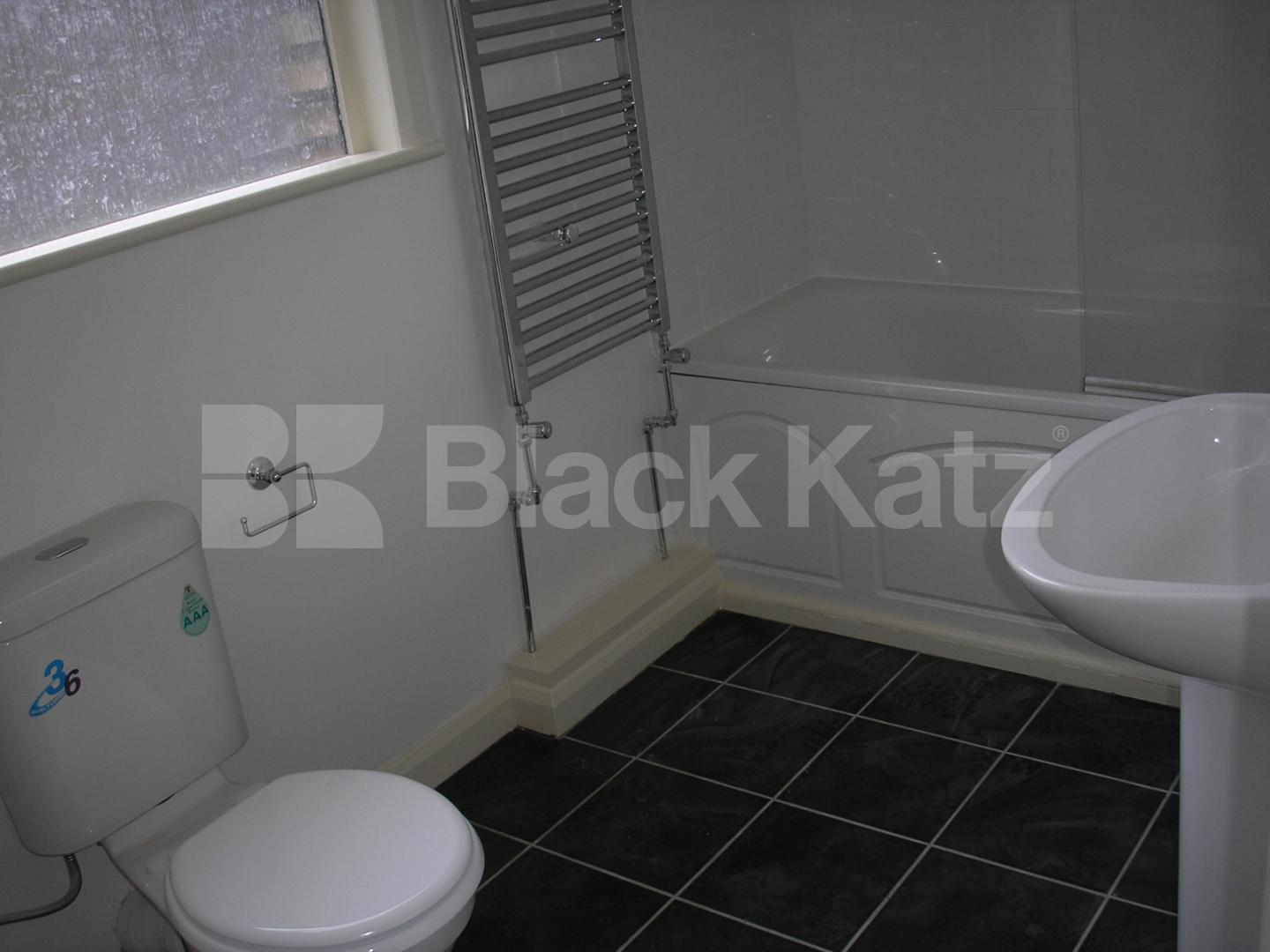 			4 Bedroom, 1 bath, 1 reception Flat			 Junction Road, TUFNELL PARK N19